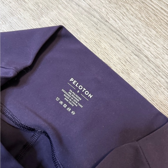 •PELOTON• LEGGINGS - Picture 6 of 7